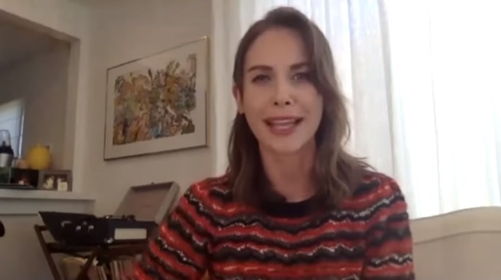 Alison Brie has a great record player