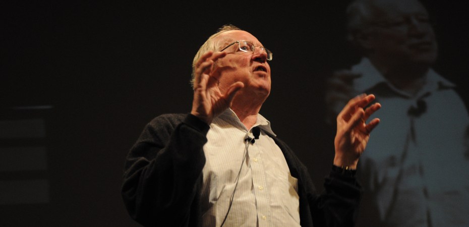 Robert Fisk giving a talk in 2010