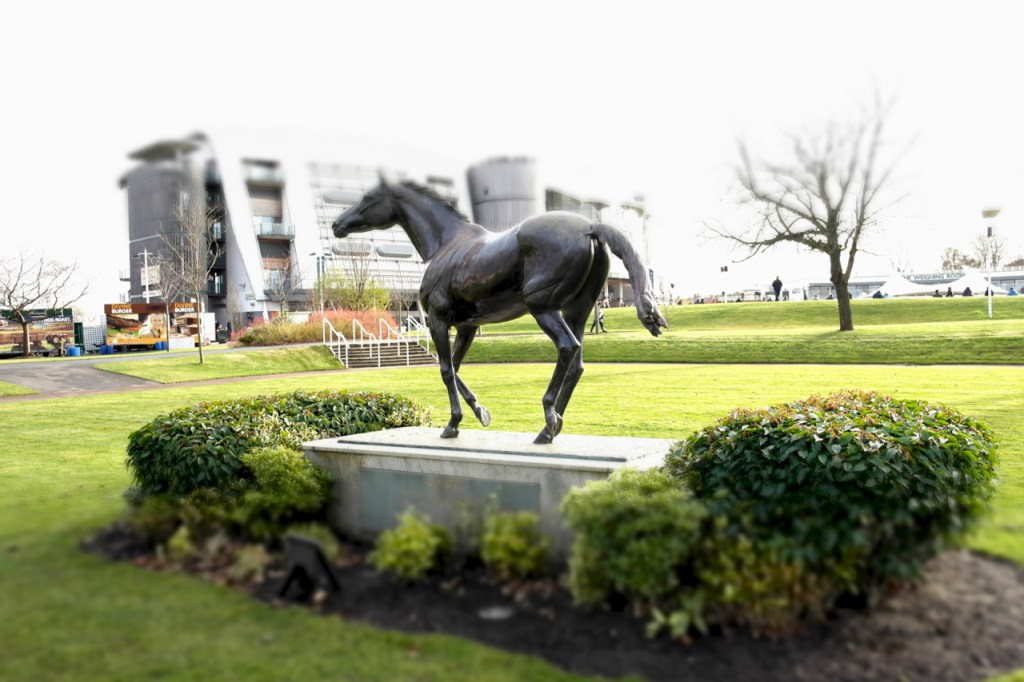 Red Rum statue at Aintree