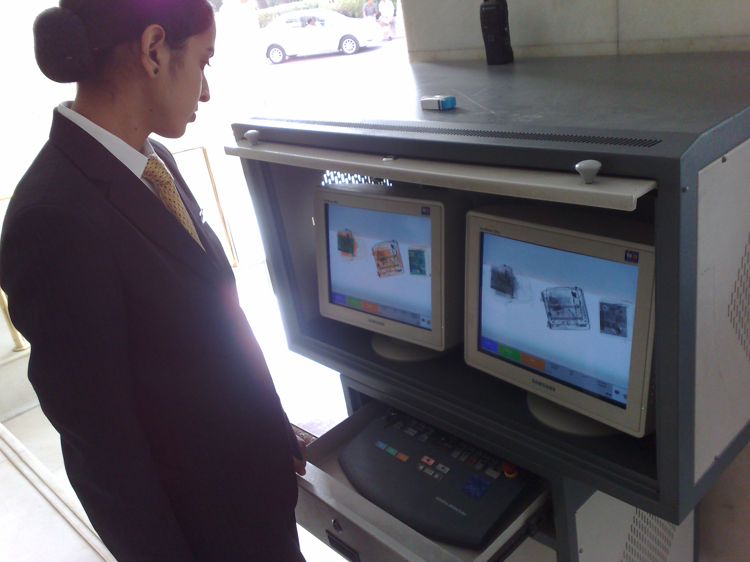 A photograph from 2010 of the luggage X-ray scanner at Taj Mahal Hotel, New Delhi